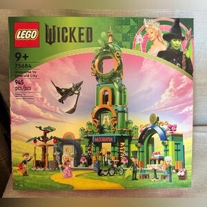 LEGO Wicked Welcome to Emerald City Building Toy 945 PCS -75684 Glinda Elphaba